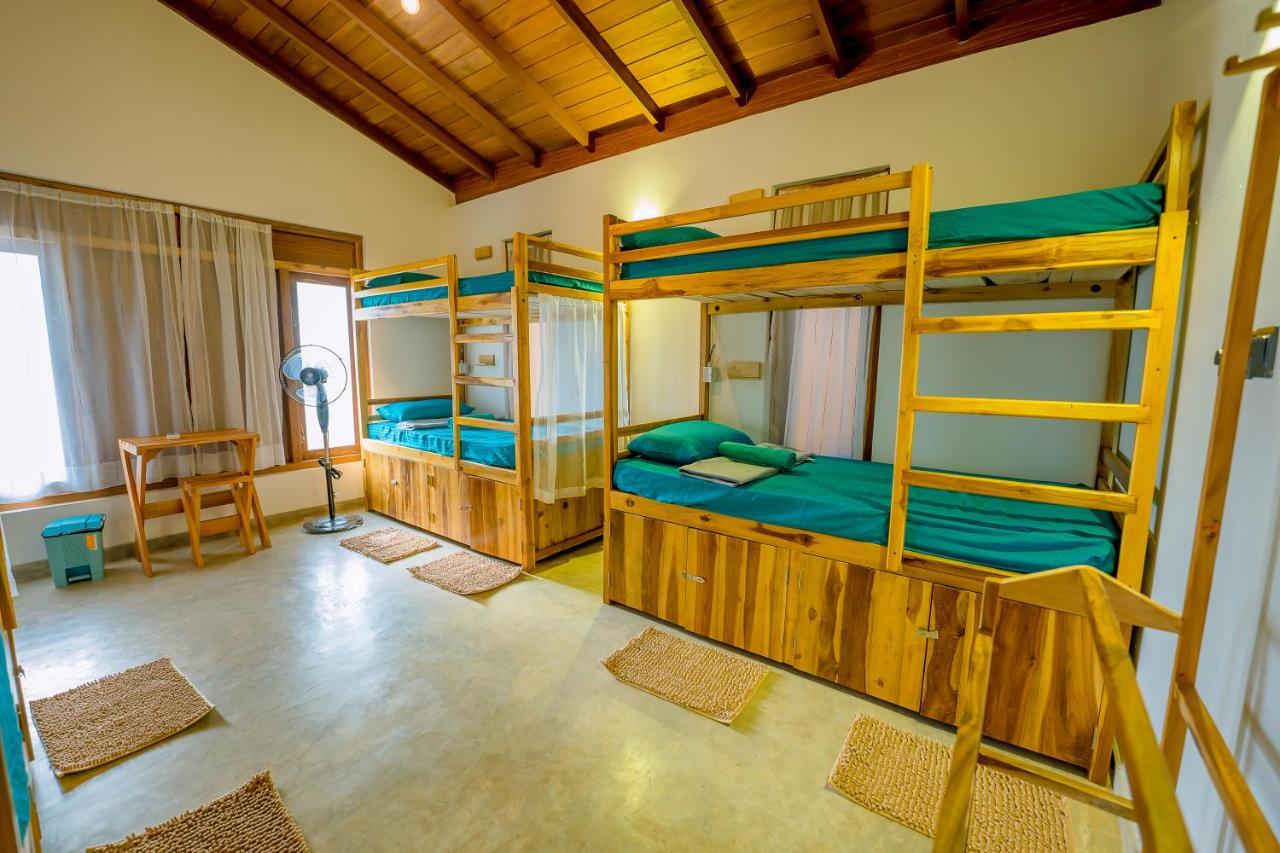 Sixth Sense Hostel Unawatuna Exterior foto